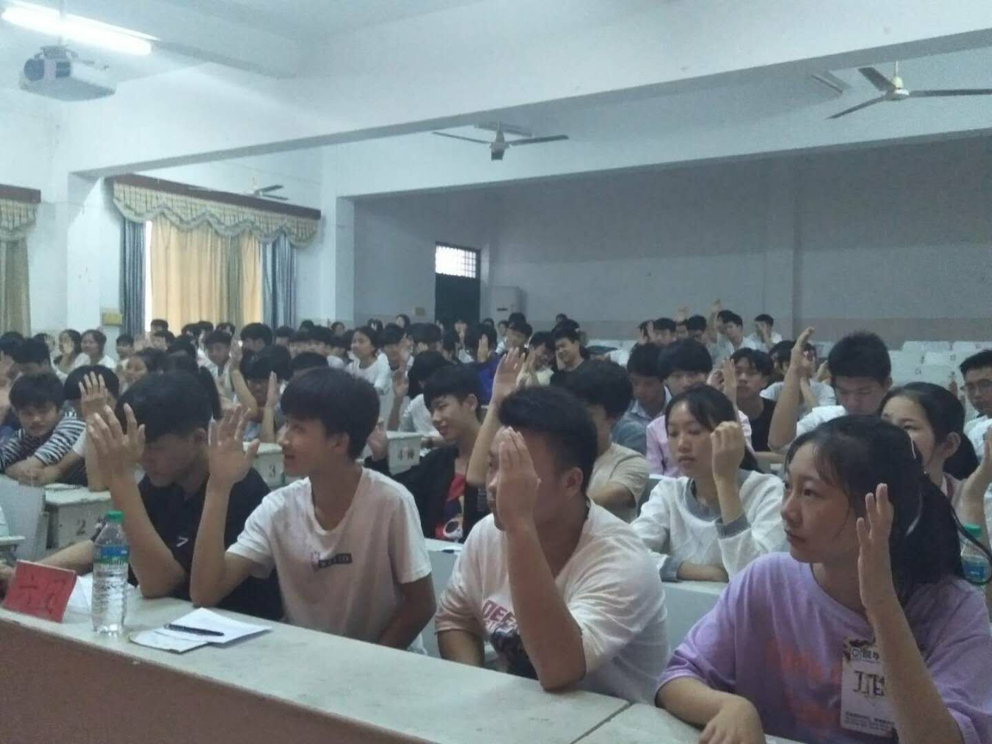 赣州技师学院召开学生联合会第一次代表大? onmousewheel=